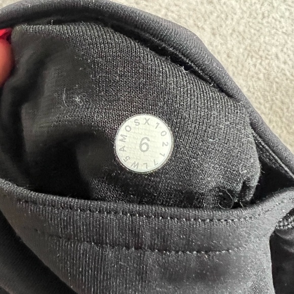 Lululemon leggings size 6 - Picture 3 of 3